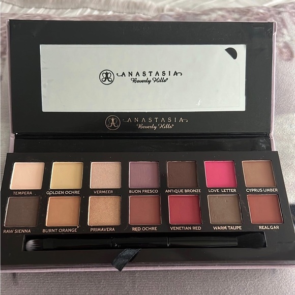 Other - Anastasia Beverly Hills Modern Renaissance Eyeshadow Palette